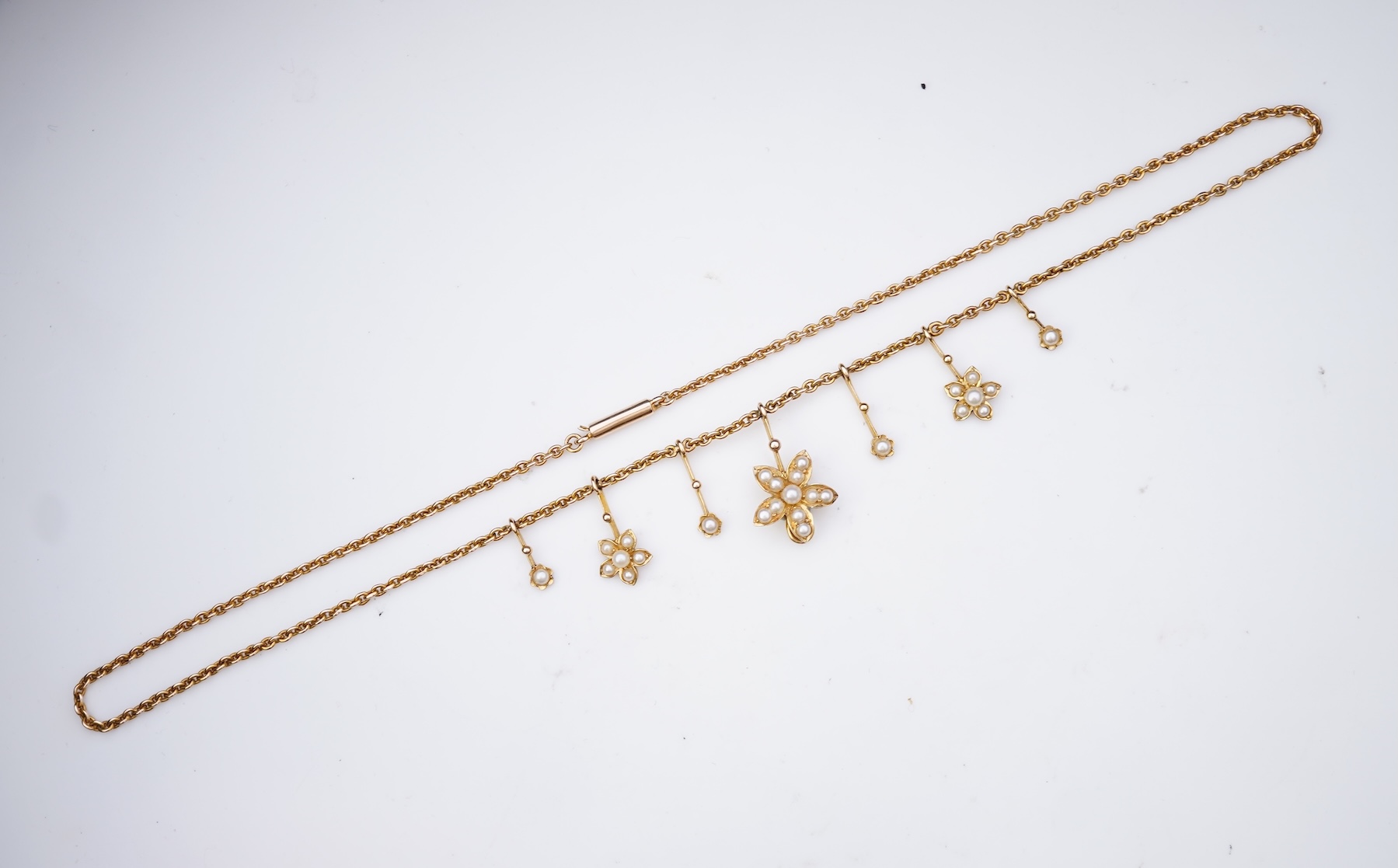 Goldsmiths and Silversmiths Company, an Edwardian pearl necklace, early 20th century